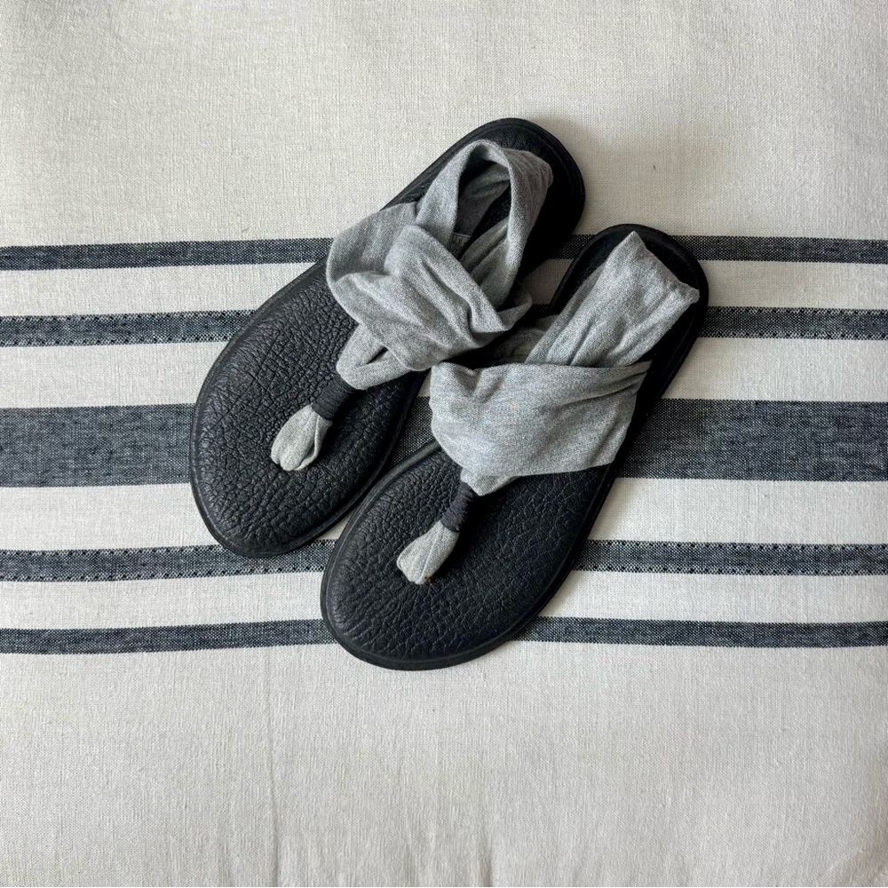 Sanuk Black and Gray Women's Sandals